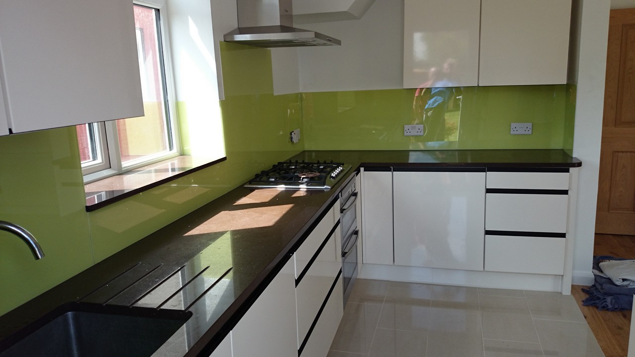 Lime green glass kitchen splashback installed by Streatham glaziers
